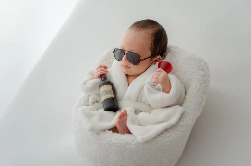 微山满月宝宝趴着睡 微山满月宝宝趴着睡